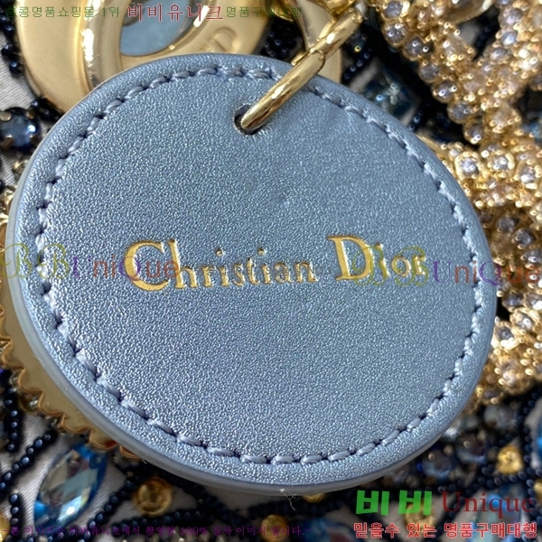 #��� ���̵�� �̴� M050566-301