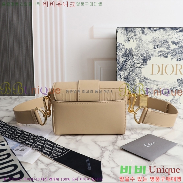 ��� 30 ������ ũ�ν��� 27D876921-3