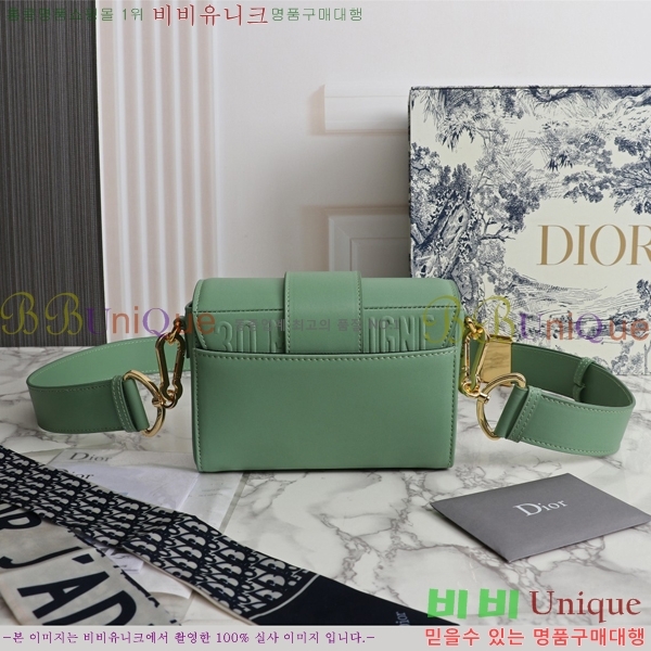 ��� 30 ������ ũ�ν��� 27D876921-1