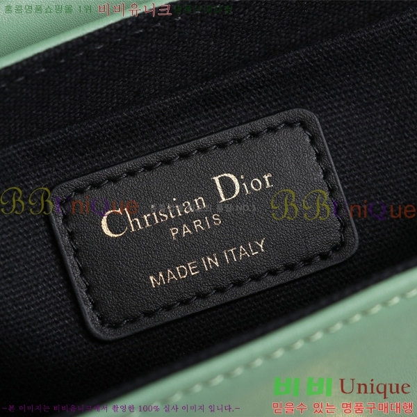 ��� 30 ������ ũ�ν��� 27D876921-1