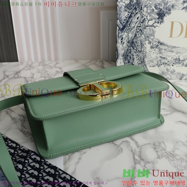 ��� 30 ������ ũ�ν��� 28D876581-4