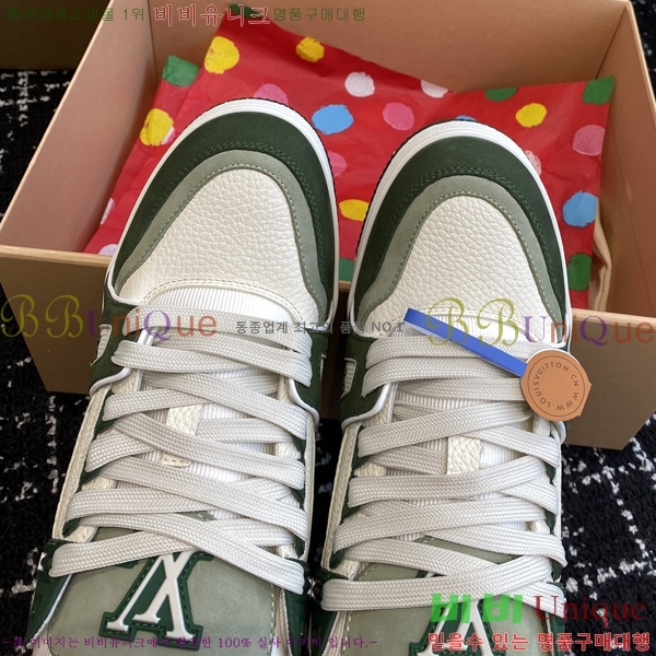 ���̺��� LV Ʈ���̳� ����Ŀ�� 48L2412434-6