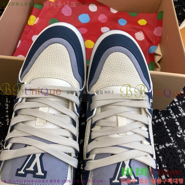 ���̺��� LV Ʈ���̳� ����Ŀ�� 48L2412434-8