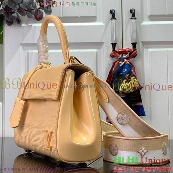 #���̺��� Ŭ��� �̴� M58928-753