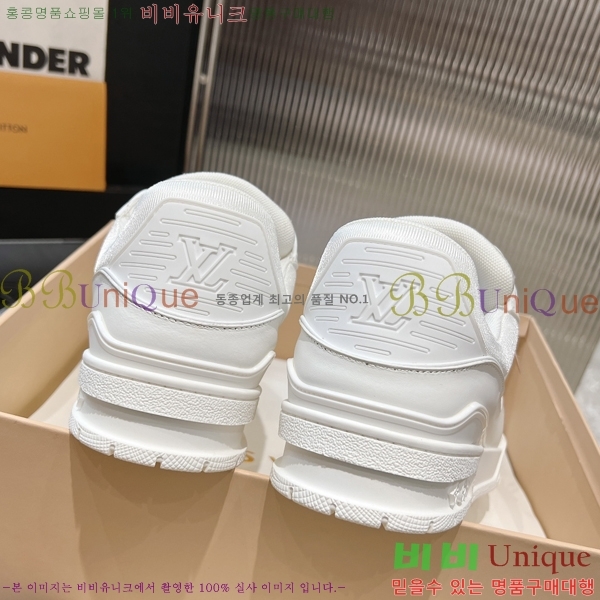 NEW LV Ʈ���̳� ����Ŀ�� 44L2412434-11