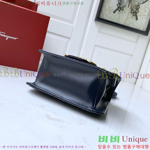 #��󰡸� ��ġ�� �ΰ� ũ�ν��� 21H153-1304 ���̺�