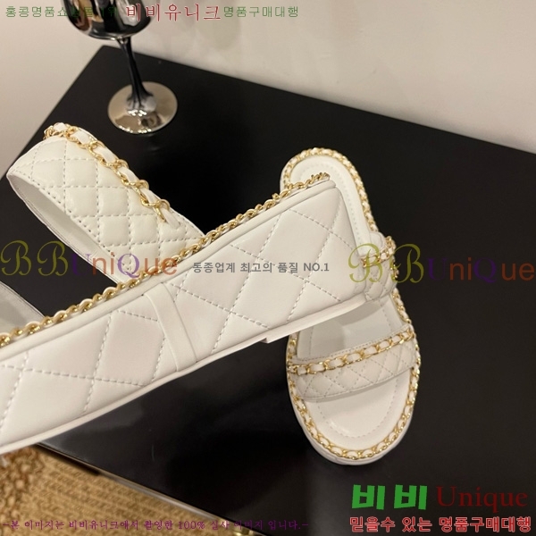 ��* �� ���� 31CH825582-4