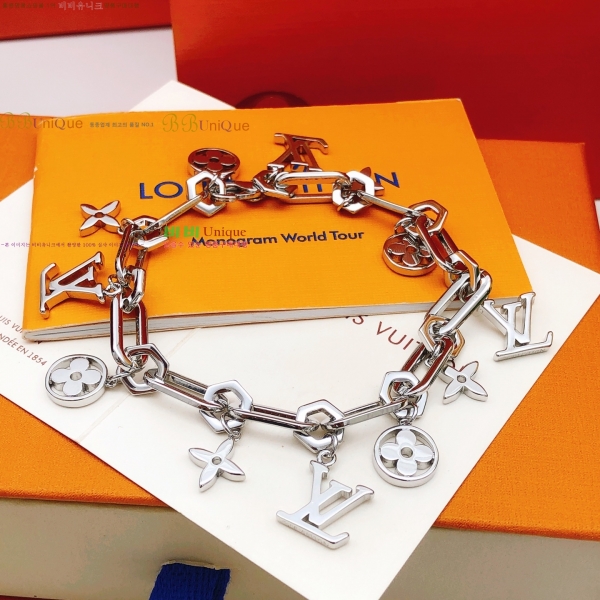 ���� ���̺��� Ŭ���� ���� 8L256185-4