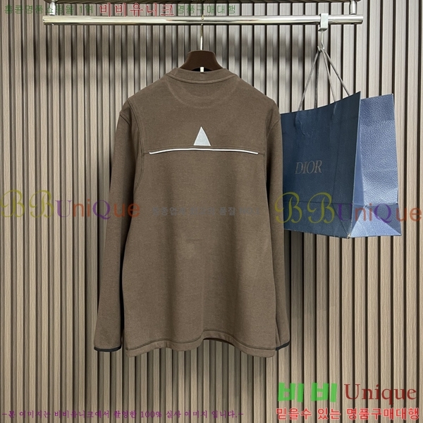���� ��**�� ���� Ƽ���� MO2716939-3
