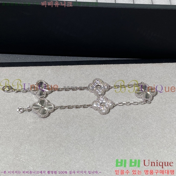 ��Ŭ�������� ���Ժ�� 5�� ��Ƽ�� ���� 22VA266164-2