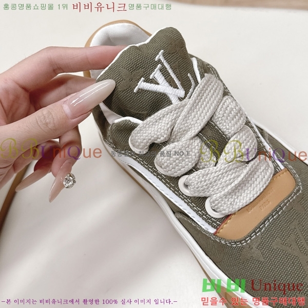 �������� ���̺��� Tilted Sneaker ����Ŀ�� LV402282-7